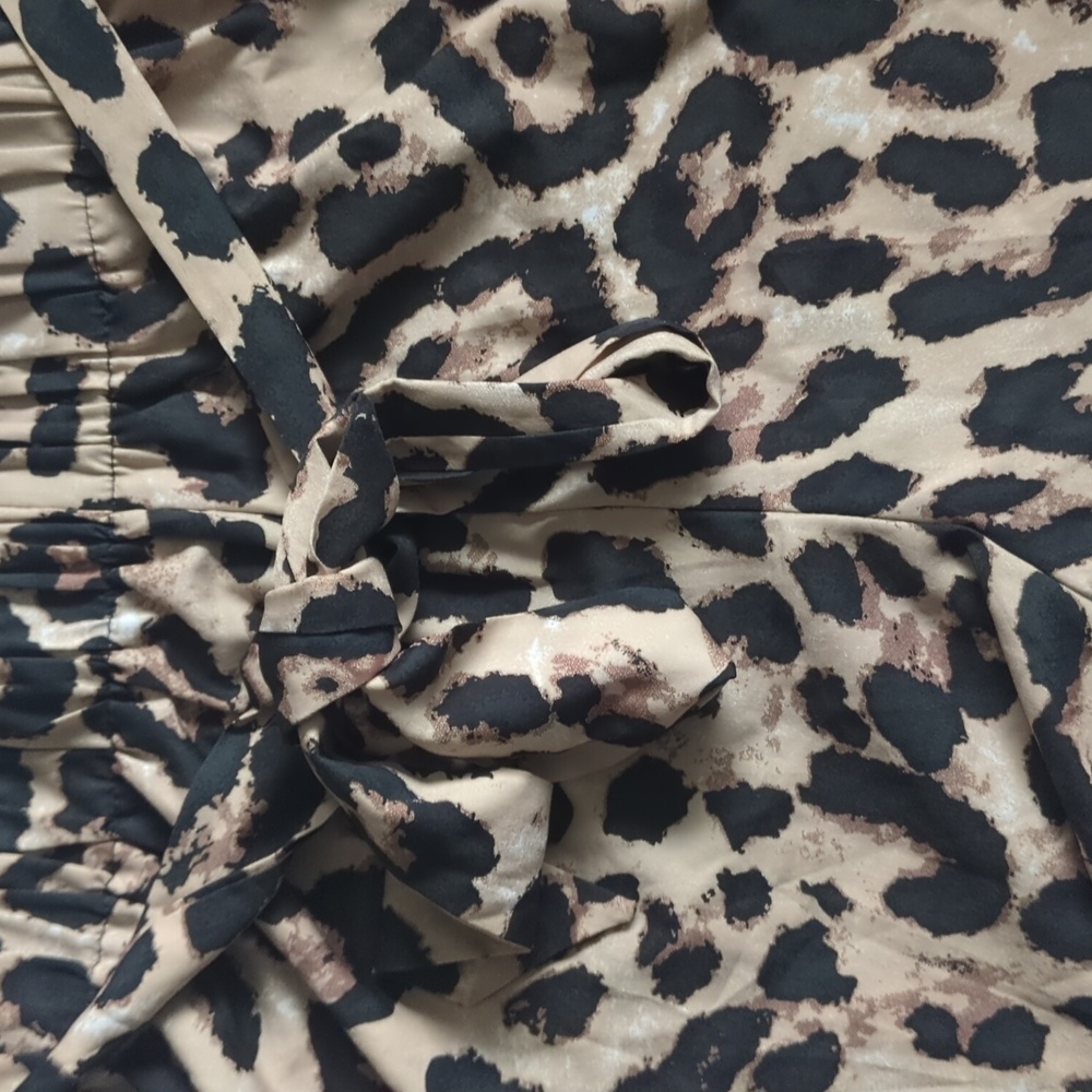 SHEIN High Waist Leopard Shorts - Picture 2 of 5